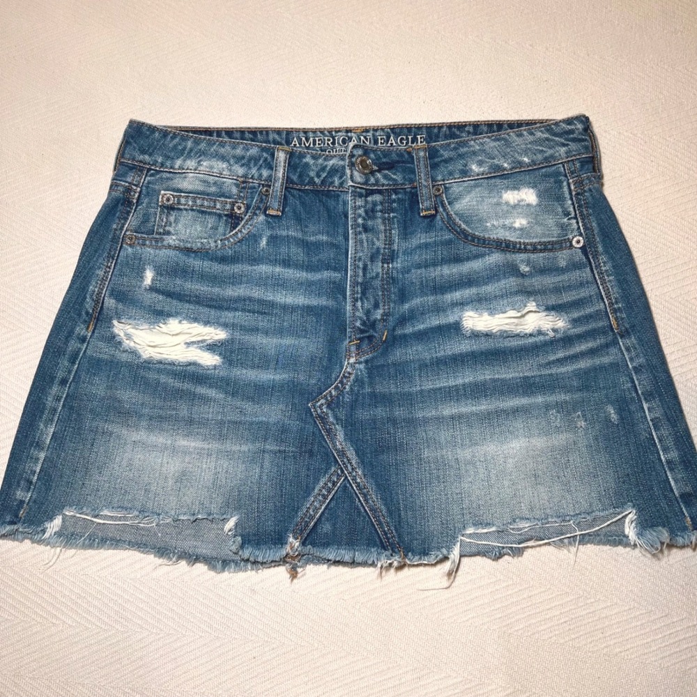 American Eagle Distressed Denim Mini Skirt Blue Raw Hem size 8